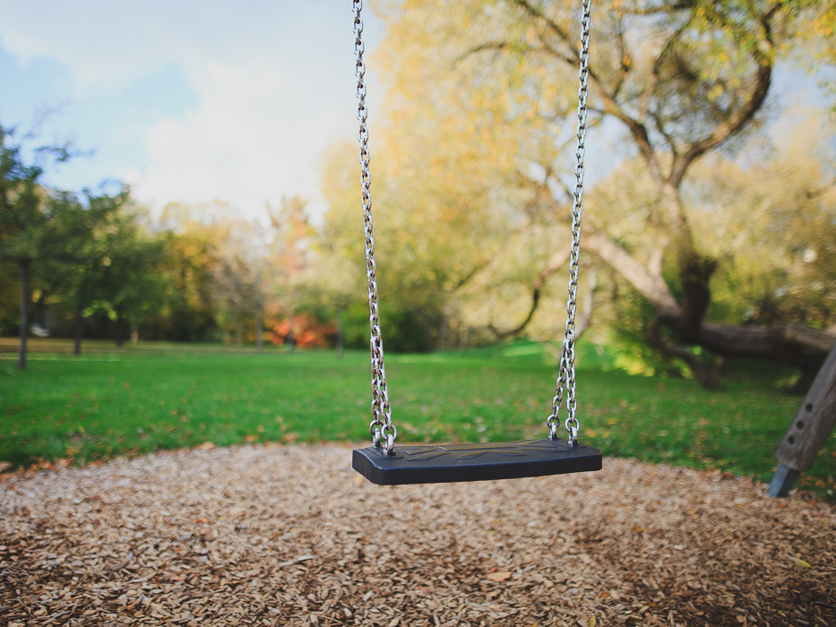 Kindheitserinnerungen Schaukel in einem Park
