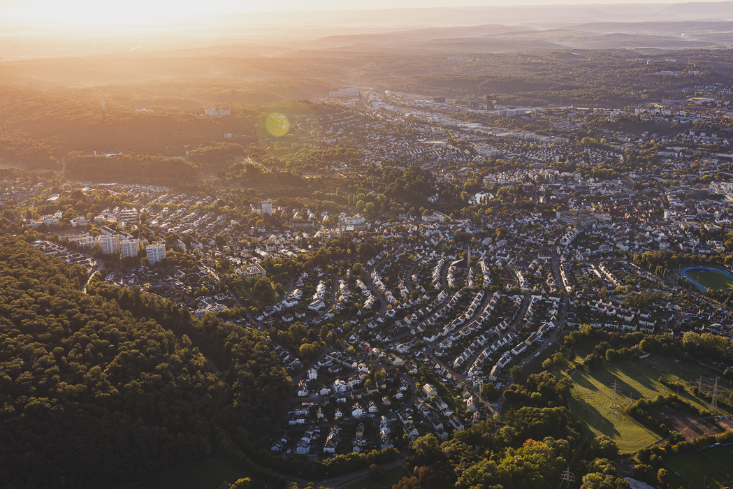 Luftbild von Sindelfingen bei Sonnenaufgang Luftbild von Sindelfingen bei Sonnenaufgang, aerialphotography, benjamin knoblauch, sindelfingen, landschaft, stadt, eichholz, a81, floschenstadion