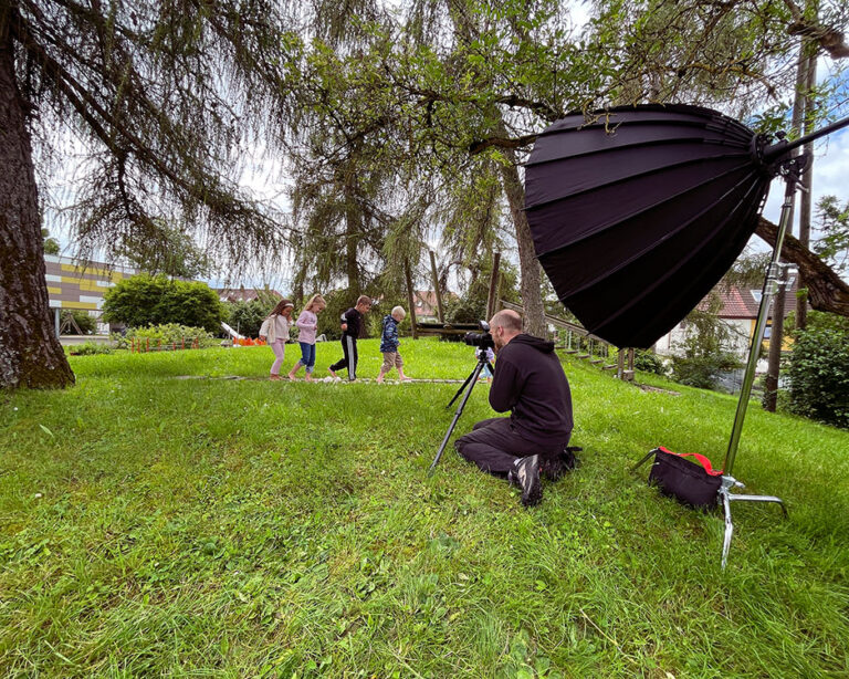 KiTa-Kampagne-benjamin_knoblauch behind the scenes, kita fotografie, sindelfingen, stuttgart, lebendig, natur, spielen, kinder